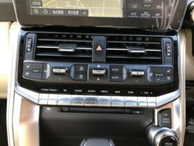 
									TOYOTA Land Cruiser Wagon ZX Pearl White 2023′ BN11M full								