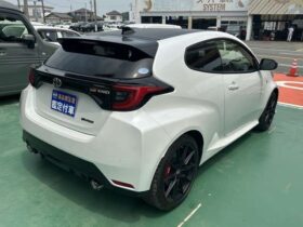 
									TOYOTA Yaris RZ High Performance First Ed Pearl White 2020′ BNA96 full								