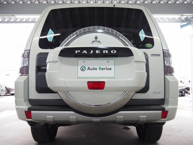 MITSUBISHI Pajero Exceed Pearl White 2013′ BTGLZ