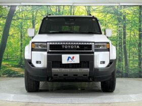 
									TOYOTA Land Cruiser Wagon VX Pearl White 2025′ BTOL3 full								