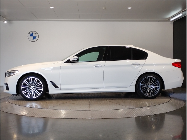 BMW 5 Series 523i M Sport White 2018′ BXQT3