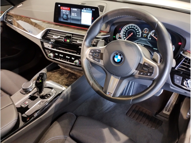 BMW 5 Series 523i M Sport White 2018′ BXQT3