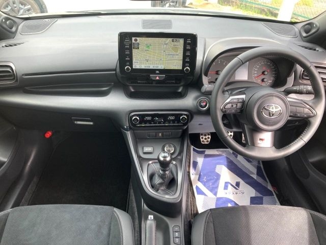 TOYOTA Yaris RZ High Performance Pearl White 2023′ BXZ3Q
