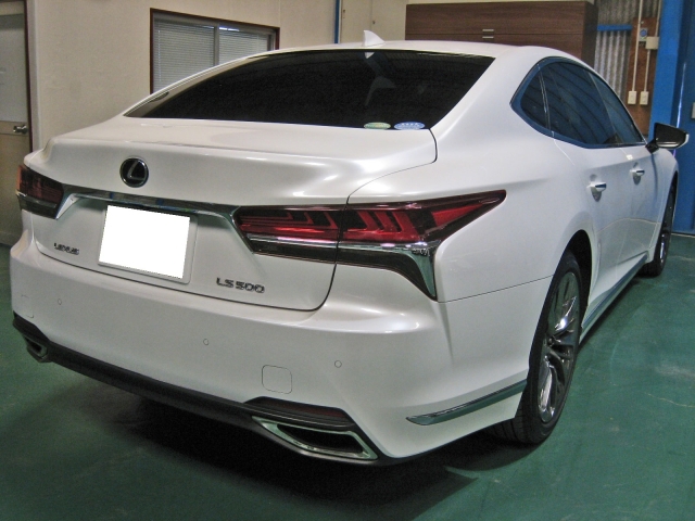 Lexus LS Executive Pearl White 2018′ C0IZS