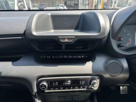 
									TOYOTA Yaris RC Pearl White 2023′ C291O full								