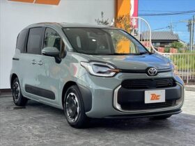 
									TOYOTA Sienta Hybrid Z 10.5 Type Navi   Safety Green 2025′ C2D48 full								