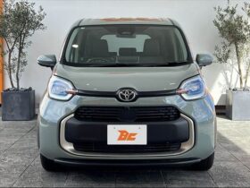
									TOYOTA Sienta Hybrid Z 10.5 Type Navi   Safety Green 2025′ C2D48 full								