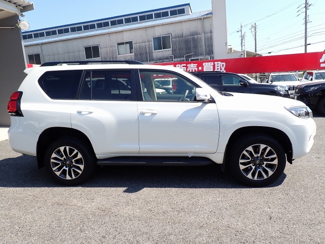 TOYOTA Land Cruiser Prado TX L Package Sunroof 7 Seater Pearl White 2023′ C8GL0
