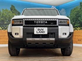 
									TOYOTA Land Cruiser Wagon VX Pearl White 2024′ C8PS6 full								