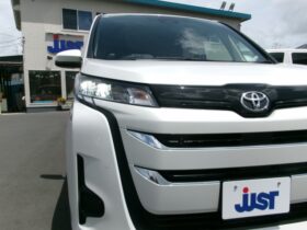 
									TOYOTA Noah X Pearl White 2024′ C8PYH full								