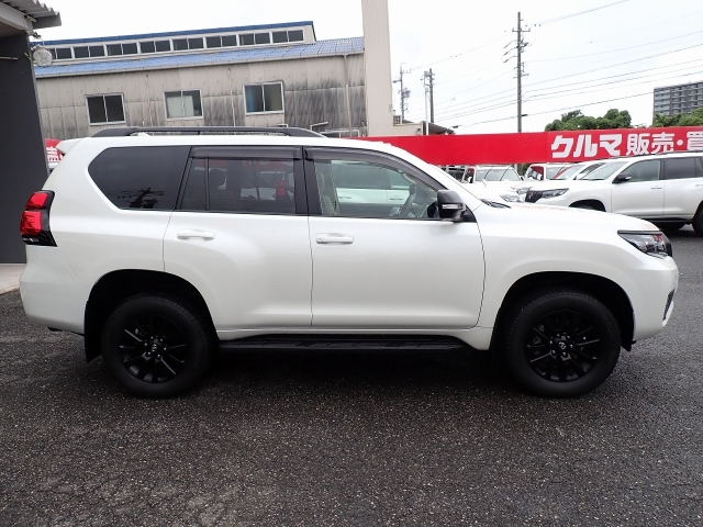 TOYOTA Land Cruiser Prado TX L Packet Matte Black Ed Pearl White 2023′ CALVY