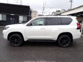 
									TOYOTA Land Cruiser Prado TX L Packet Matte Black Ed Pearl White 2023′ CALVY full								