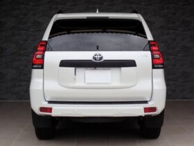 
									TOYOTA Land Cruiser Prado TX L Packet Matte Black Ed Pearl White 2023′ CALVY full								