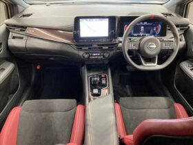 
									NISSAN AURA Nismo Tuned e-POWER Pearl White 2025′ CATFQ full								