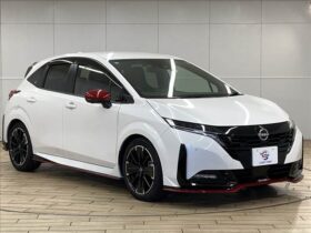 
									NISSAN AURA Nismo Tuned e-POWER Pearl White 2025′ CATFQ full								