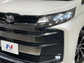 
									TOYOTA Noah S-Z Pearl White 2023′ CATK3 full								