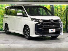 
									TOYOTA Noah S-Z Pearl White 2023′ CATK3 full								