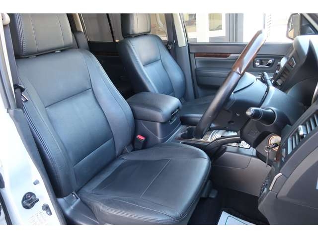 MITSUBISHI Pajero Super Exceeded Pearl White 2013′ CAV96