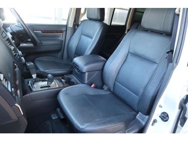 MITSUBISHI Pajero Super Exceeded Pearl White 2013′ CAV96