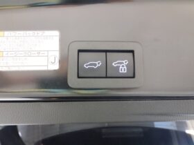 
									TOYOTA Yaris Cross Z Pearl White/Black 2021′ CCQTF full								