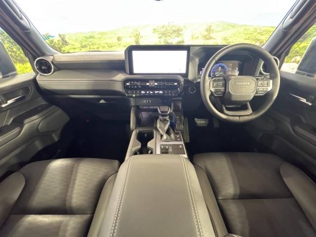 TOYOTA Land Cruiser Wagon VX Pearl White 2025′ CCZ97