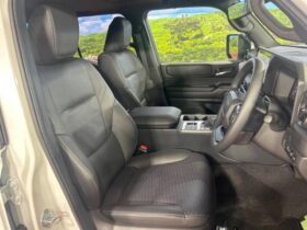 
									TOYOTA Land Cruiser Wagon VX Pearl White 2025′ CCZ97 full								