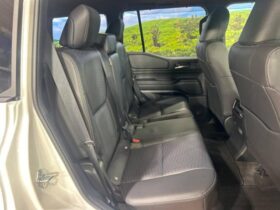 
									TOYOTA Land Cruiser Wagon VX Pearl White 2025′ CCZ97 full								