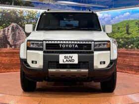 
									TOYOTA Land Cruiser Wagon VX Pearl White 2025′ CCZ97 full								