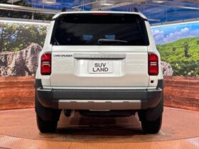 
									TOYOTA Land Cruiser Wagon VX Pearl White 2025′ CCZ97 full								