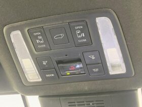 
									TOYOTA Noah S-Z Pearl White 2023′ CCZVI full								
