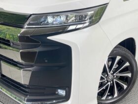 
									TOYOTA Noah S-Z Pearl White 2023′ CCZVI full								