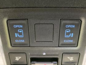 
									TOYOTA Noah S-Z Pearl White 2023′ CD3BI full								