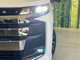 
									TOYOTA Noah S-Z Pearl White 2023′ CD3BI full								