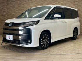 
									TOYOTA Noah S-Z Pearl White 2023′ CF44S full								
