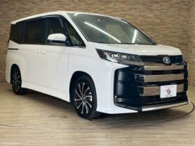 
									TOYOTA Noah S-Z Pearl White 2023′ CF44S full								
