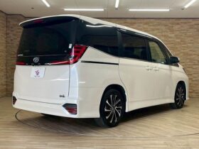 
									TOYOTA Noah S-Z Pearl White 2023′ CF44S full								
