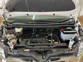 
									TOYOTA Noah S-Z Pearl White 2023′ CF44S full								