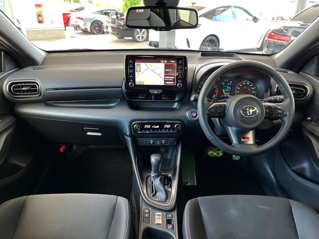 TOYOTA Yaris RS Pearl White 2020′ CF47R
