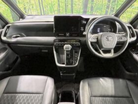 
									TOYOTA Noah S-Z Pearl White 2023′ CF493 full								