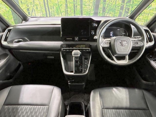 TOYOTA Noah S-Z Pearl White 2023′ CF493
