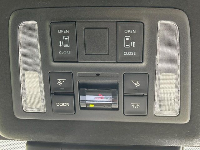 TOYOTA Noah S-Z Pearl White 2023′ CF493