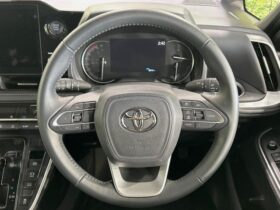 
									TOYOTA Noah S-Z Pearl White 2023′ CF493 full								