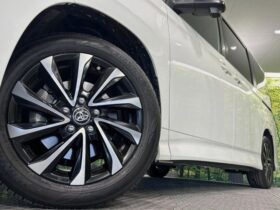
									TOYOTA Noah S-Z Pearl White 2023′ CF493 full								