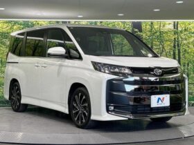 
									TOYOTA Noah S-Z Pearl White 2023′ CF493 full								