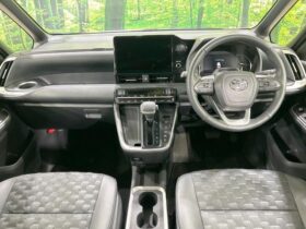 
									TOYOTA Voxy S-Z Pearl White 2024′ CJFXR full								