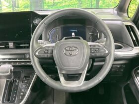 
									TOYOTA Voxy S-Z Pearl White 2024′ CJFXR full								