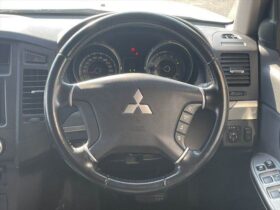 
									MITSUBISHI Pajero Long EXCEED D-TBO Pearl White 2013′ CLNOS full								