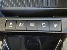 
									TOYOTA Corolla Cross Z Pearl White 2025′ CMTKD full								