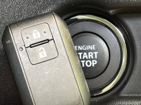 
									SUZUKI Jimny XC Pearl White 2025′ CNPI9 full								