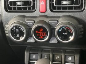 
									SUZUKI Jimny XC Pearl White 2025′ CNPI9 full								